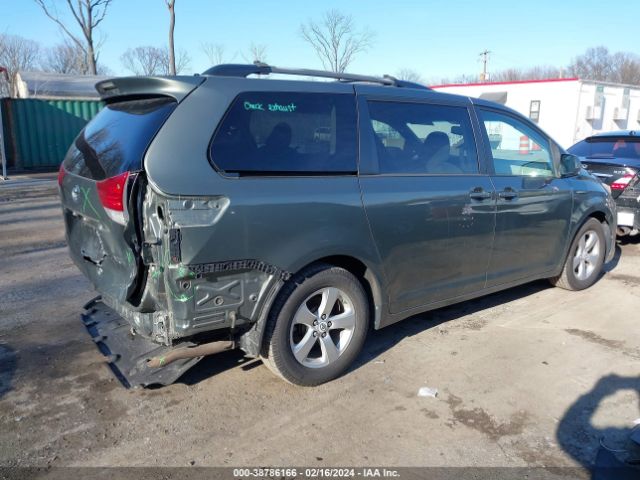 Photo 3 VIN: 5TDKK3DC6BS003350 - TOYOTA SIENNA 