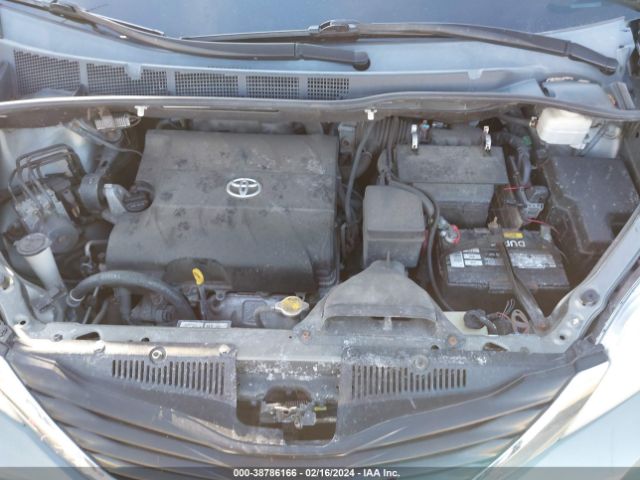 Photo 9 VIN: 5TDKK3DC6BS003350 - TOYOTA SIENNA 