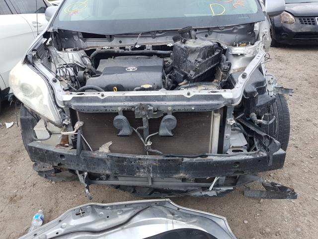 Photo 8 VIN: 5TDKK3DC6BS014526 - TOYOTA SIENNA LE 