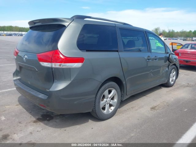 Photo 3 VIN: 5TDKK3DC6BS021475 - TOYOTA SIENNA 