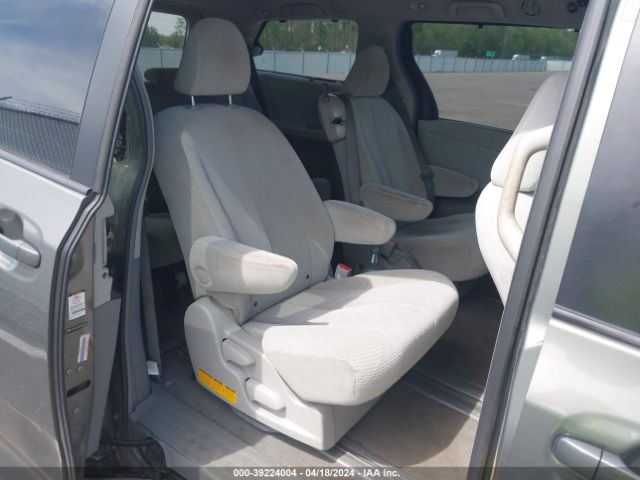 Photo 7 VIN: 5TDKK3DC6BS021475 - TOYOTA SIENNA 