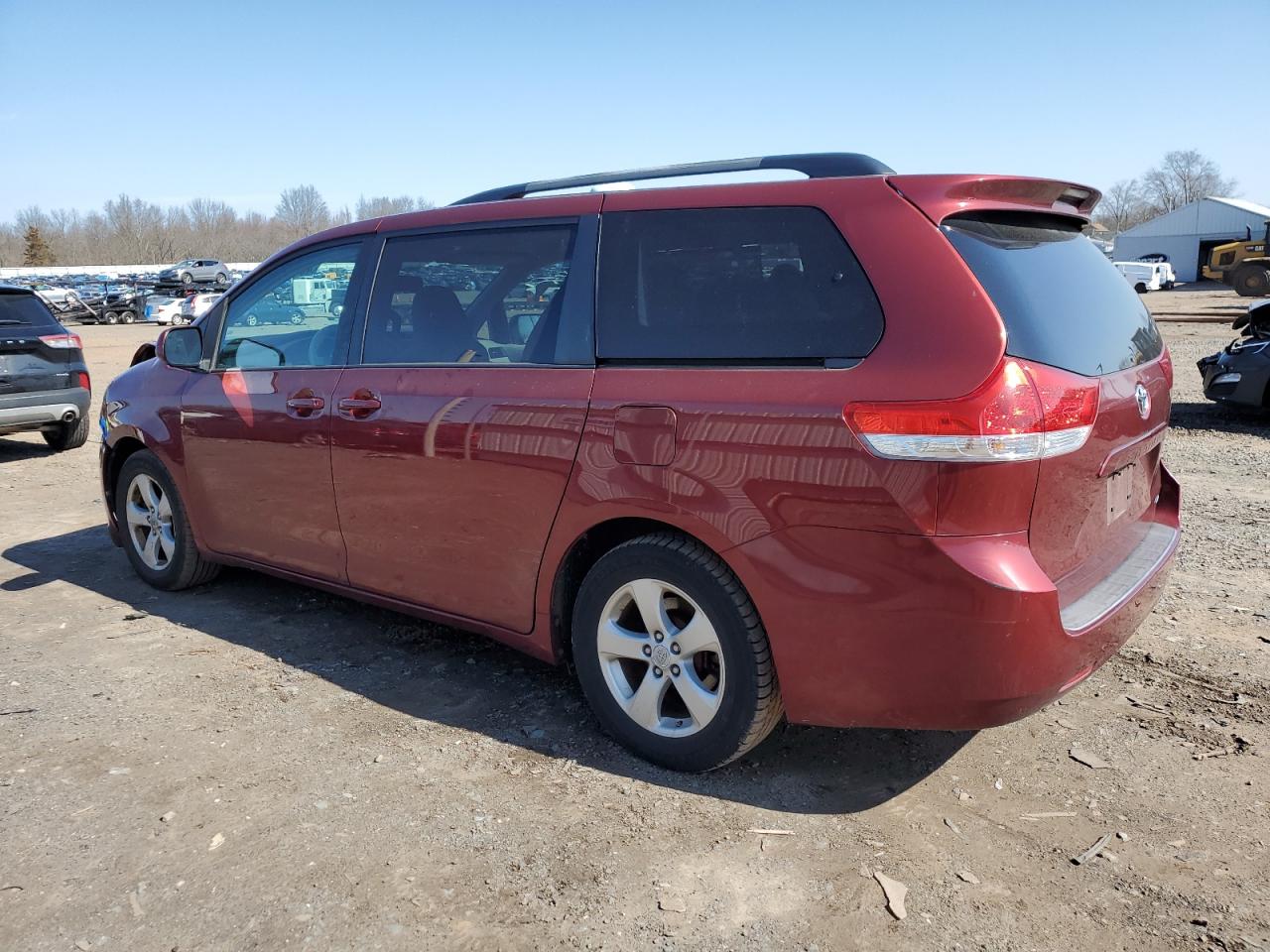 Photo 1 VIN: 5TDKK3DC6BS022979 - TOYOTA SIENNA 