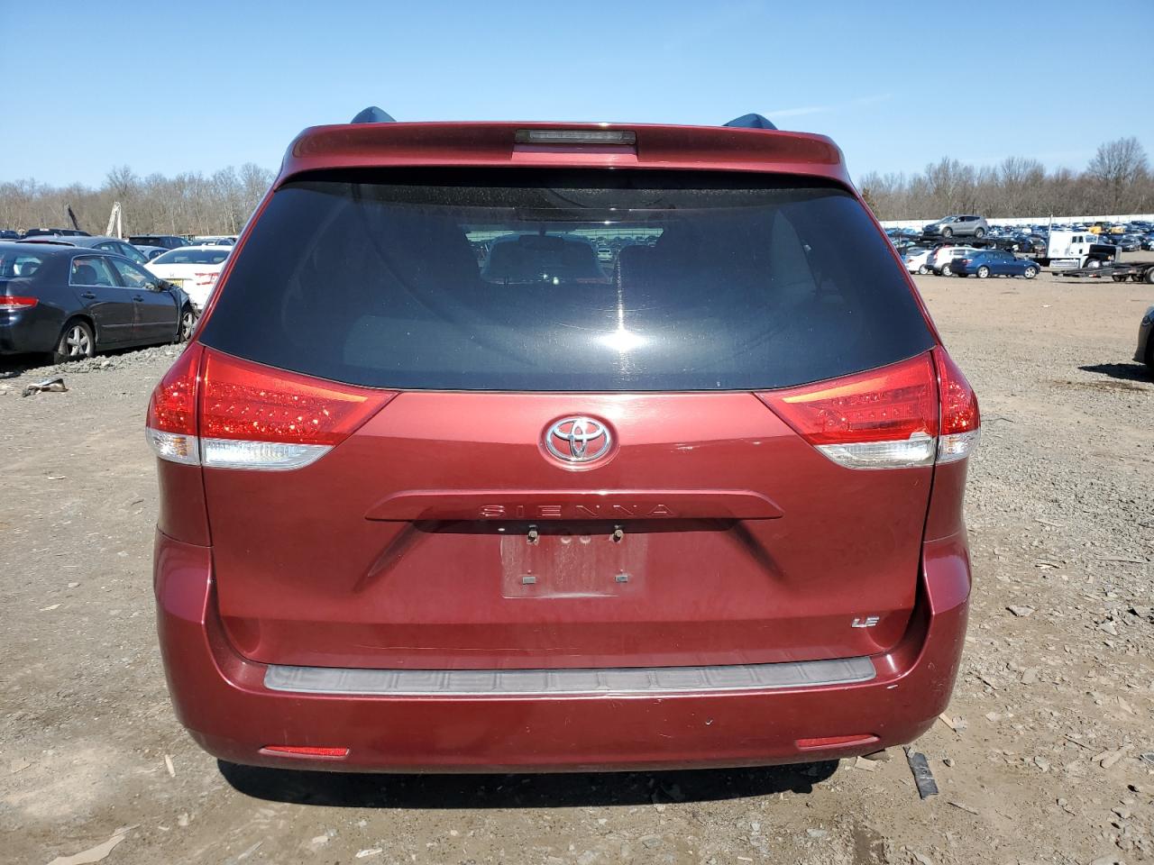 Photo 5 VIN: 5TDKK3DC6BS022979 - TOYOTA SIENNA 