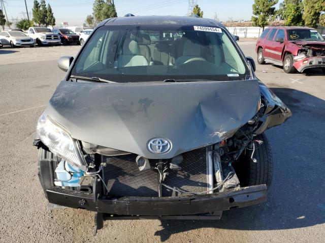 Photo 4 VIN: 5TDKK3DC6BS025865 - TOYOTA SIENNA LE 