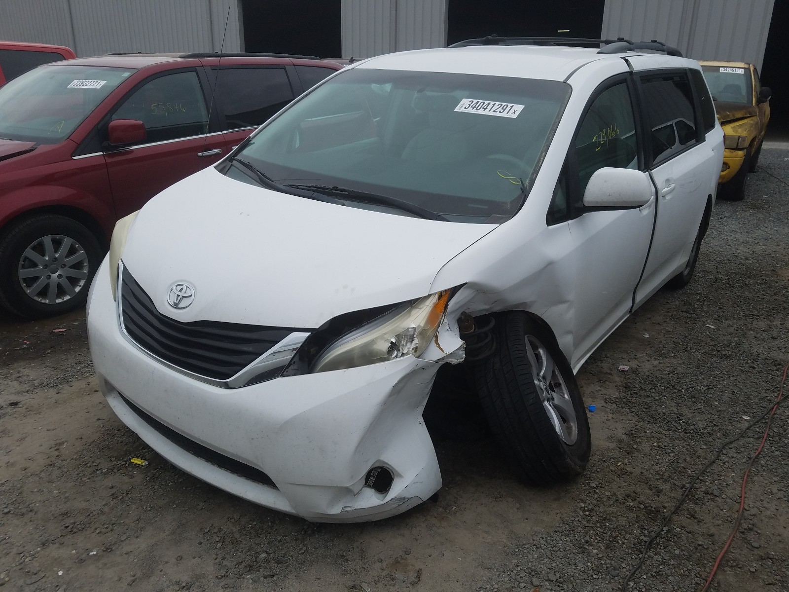 Photo 1 VIN: 5TDKK3DC6BS035859 - TOYOTA SIENNA LE 