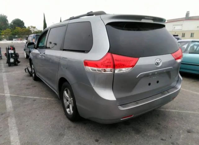 Photo 2 VIN: 5TDKK3DC6BS043380 - TOYOTA SIENNA 