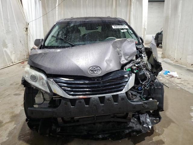 Photo 4 VIN: 5TDKK3DC6BS055710 - TOYOTA SIENNA LE 