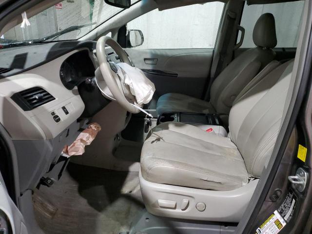 Photo 6 VIN: 5TDKK3DC6BS055710 - TOYOTA SIENNA LE 