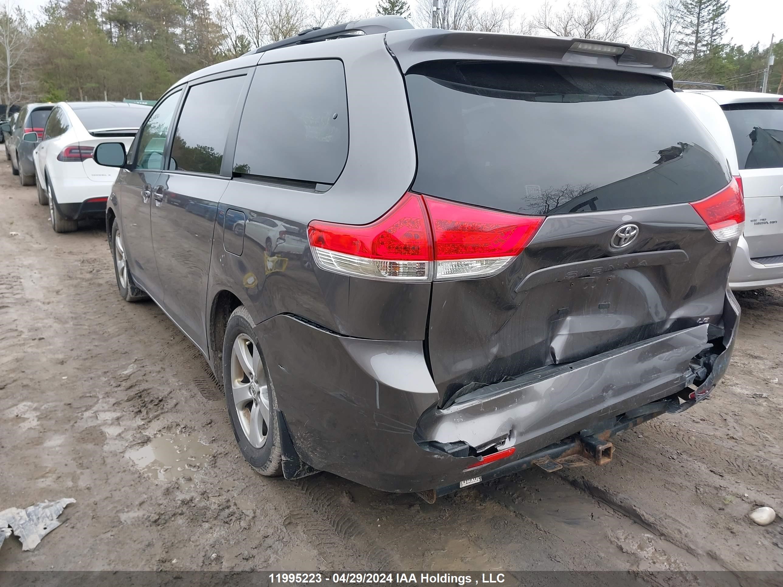 Photo 2 VIN: 5TDKK3DC6BS056999 - TOYOTA SIENNA 