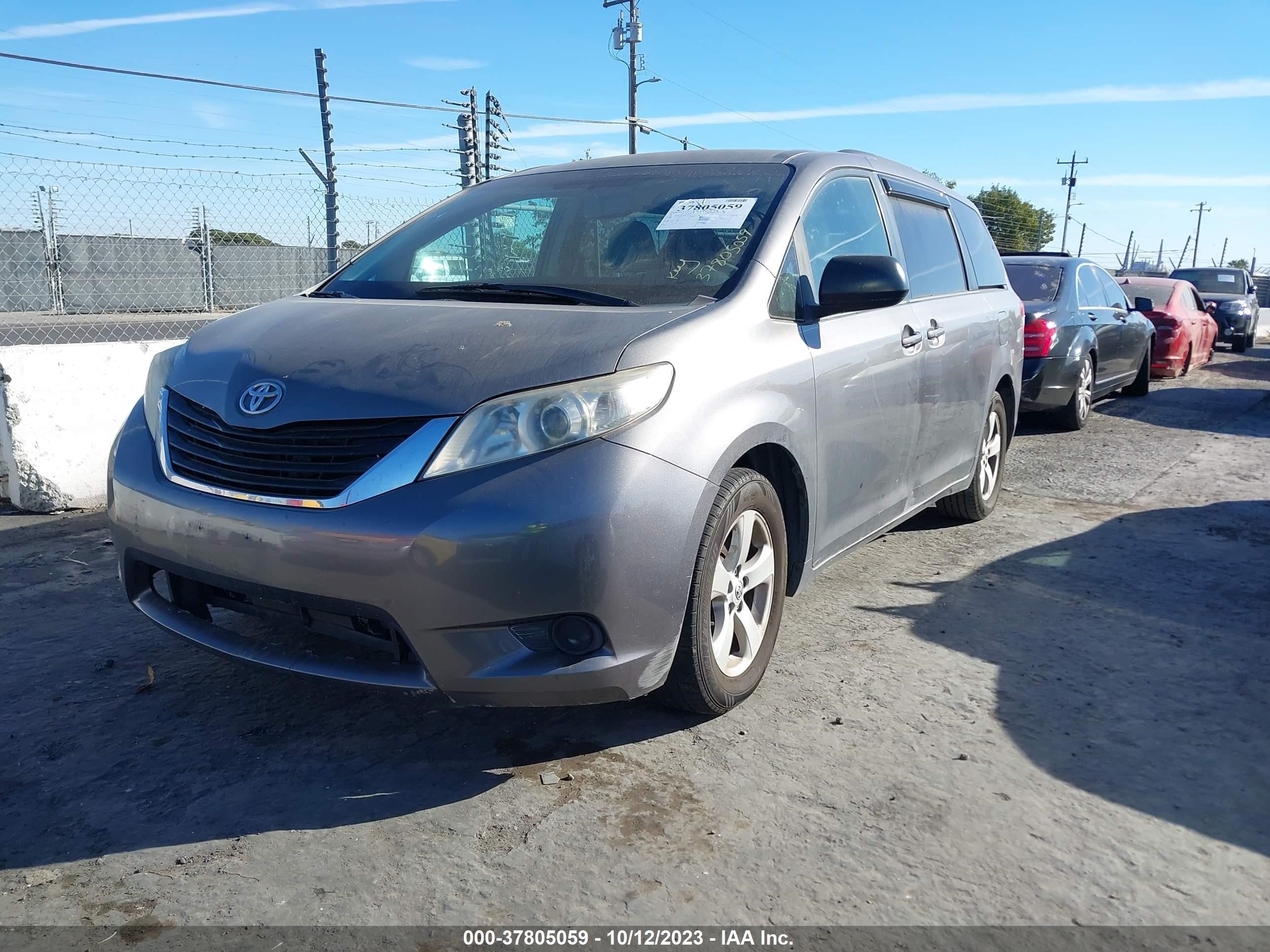 Photo 1 VIN: 5TDKK3DC6BS075746 - TOYOTA SIENNA 