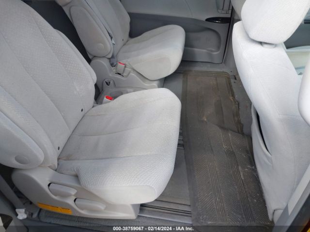 Photo 7 VIN: 5TDKK3DC6BS094670 - TOYOTA SIENNA 