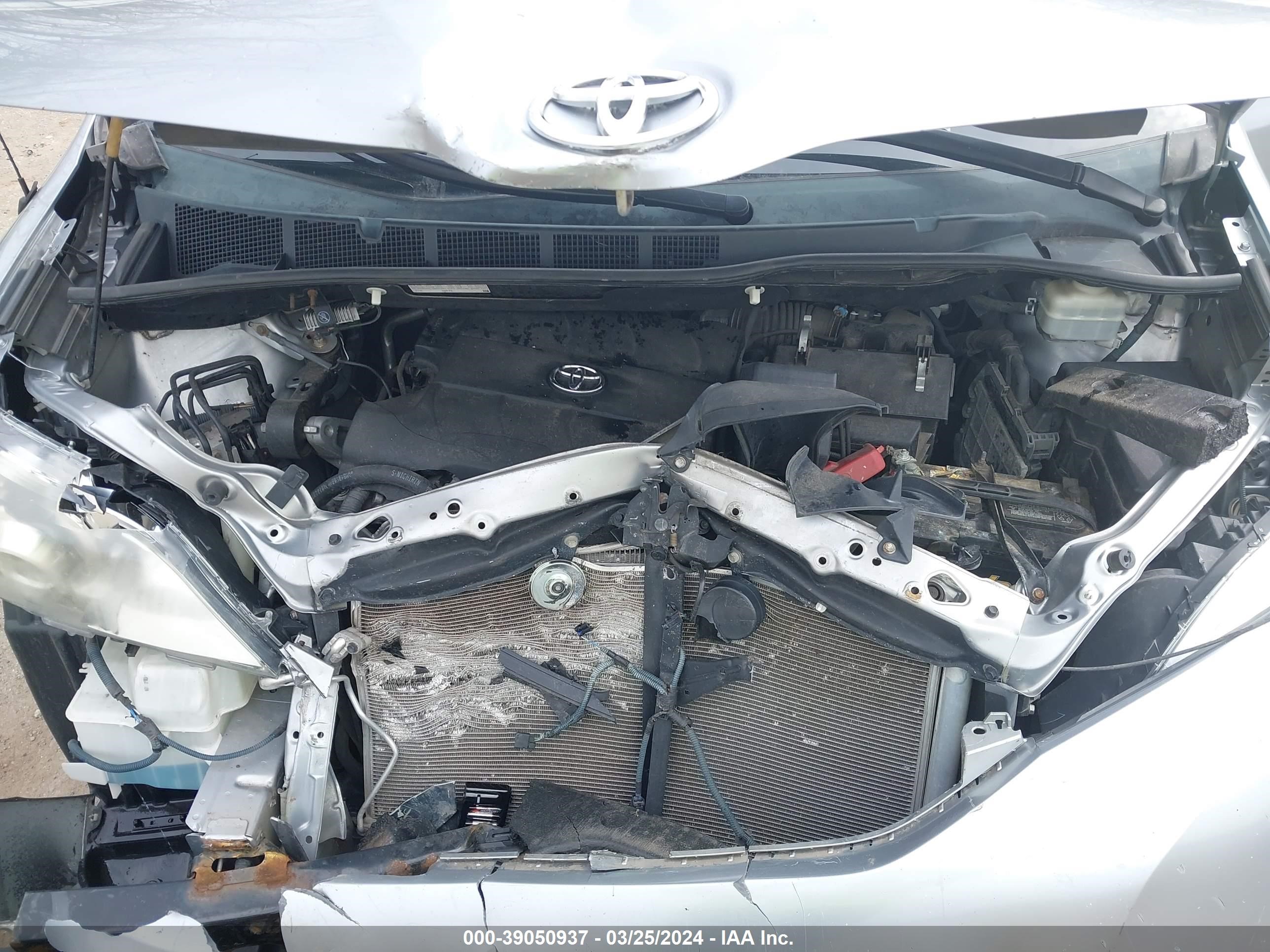 Photo 9 VIN: 5TDKK3DC6BS098315 - TOYOTA SIENNA 