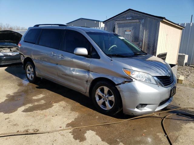 Photo 3 VIN: 5TDKK3DC6BS118546 - TOYOTA SIENNA LE 