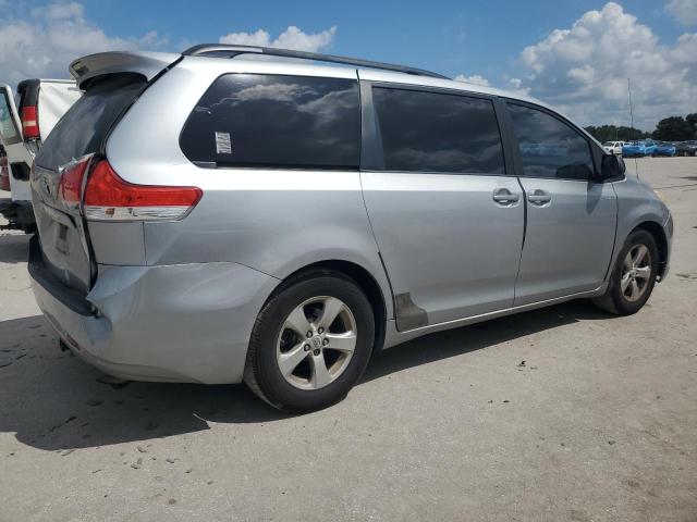 Photo 2 VIN: 5TDKK3DC6BS118580 - TOYOTA SIENNA LE 