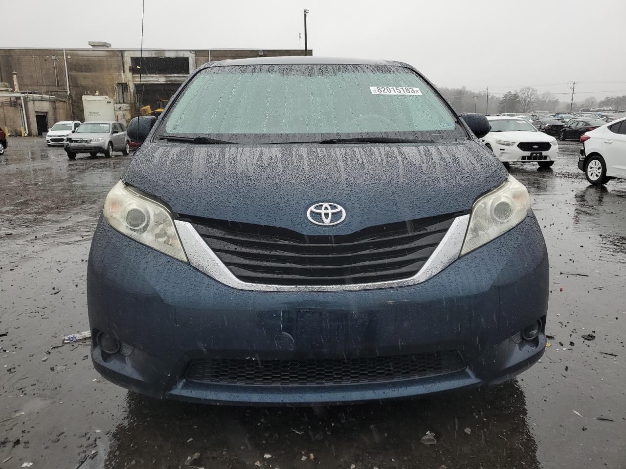 Photo 4 VIN: 5TDKK3DC6BS139025 - TOYOTA SIENNA 