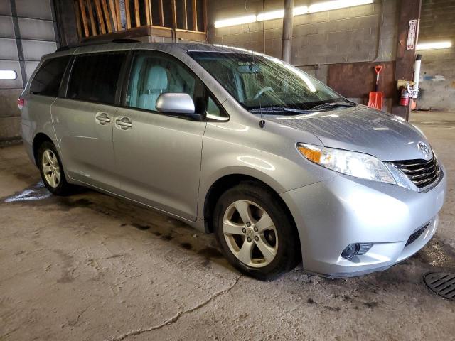 Photo 3 VIN: 5TDKK3DC6BS141244 - TOYOTA SIENNA LE 