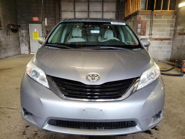 Photo 4 VIN: 5TDKK3DC6BS141244 - TOYOTA SIENNA LE 