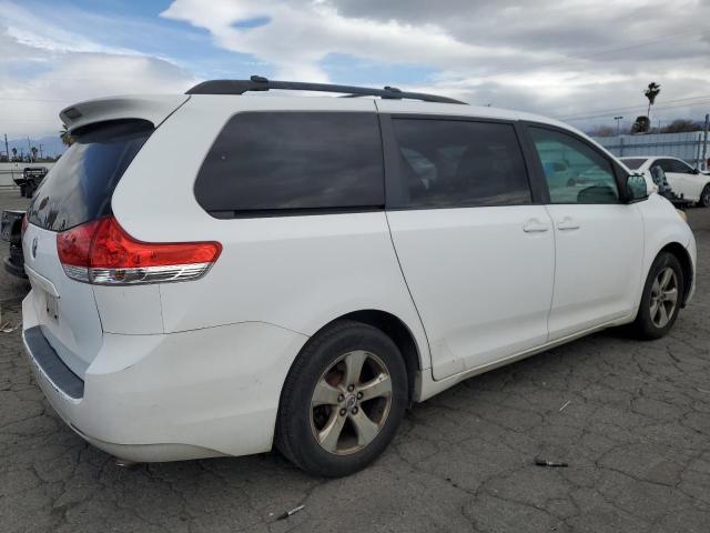 Photo 2 VIN: 5TDKK3DC6BS160473 - TOYOTA SIENNA LE 