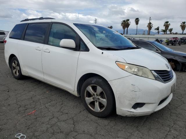 Photo 3 VIN: 5TDKK3DC6BS160473 - TOYOTA SIENNA LE 