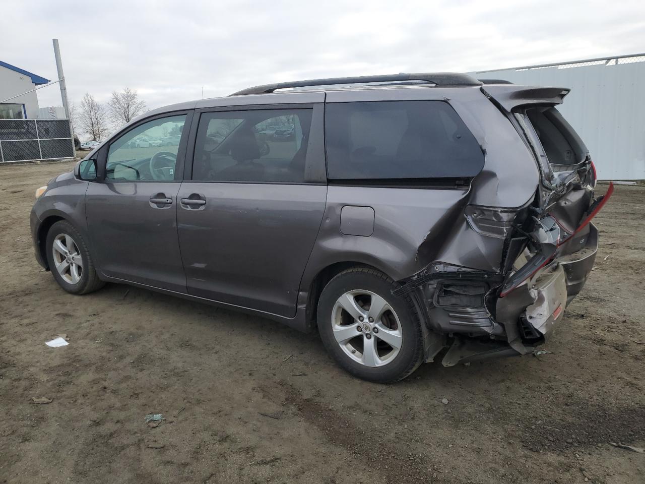 Photo 1 VIN: 5TDKK3DC6BS163020 - TOYOTA SIENNA 