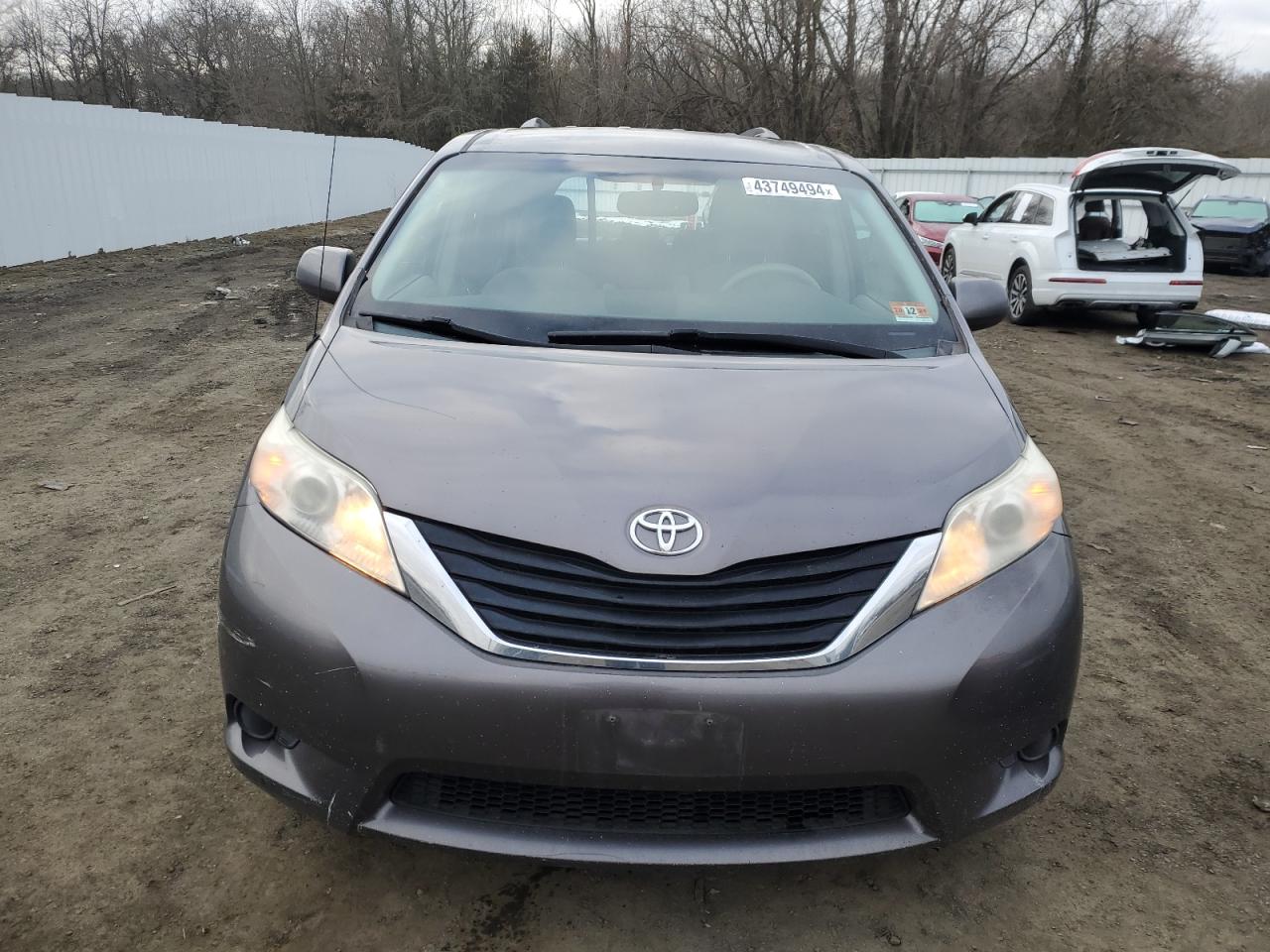 Photo 4 VIN: 5TDKK3DC6BS163020 - TOYOTA SIENNA 