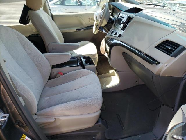 Photo 4 VIN: 5TDKK3DC6BS172607 - TOYOTA SIENNA LE 