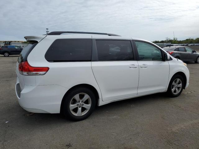 Photo 2 VIN: 5TDKK3DC6BS174714 - TOYOTA SIENNA LE 