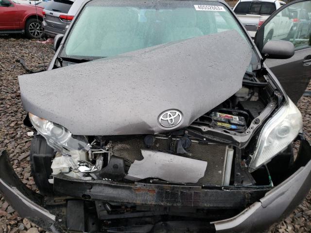 Photo 11 VIN: 5TDKK3DC6CS178229 - TOYOTA SIENNA LE 