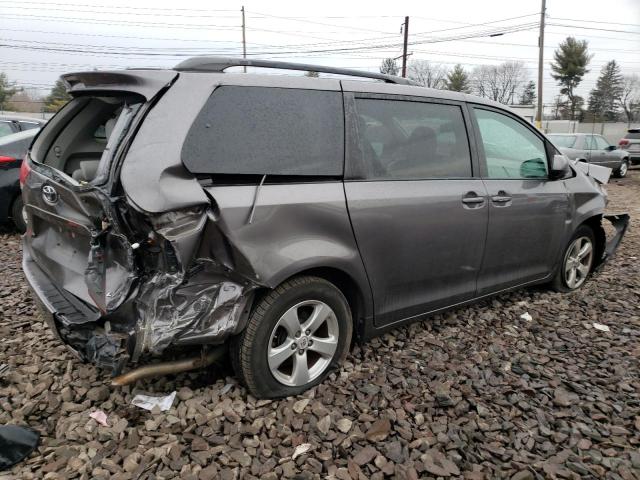 Photo 2 VIN: 5TDKK3DC6CS178229 - TOYOTA SIENNA LE 