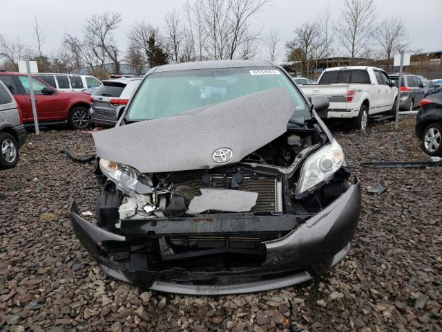 Photo 4 VIN: 5TDKK3DC6CS178229 - TOYOTA SIENNA LE 