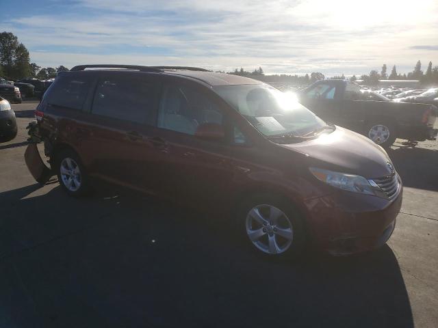 Photo 3 VIN: 5TDKK3DC6CS181924 - TOYOTA SIENNA LE 