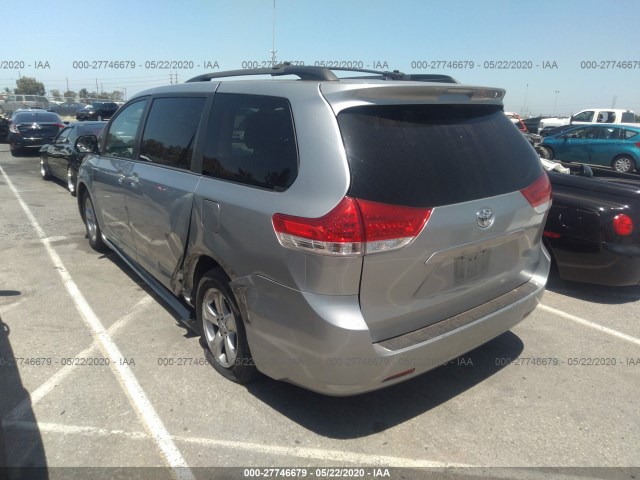 Photo 2 VIN: 5TDKK3DC6CS184712 - TOYOTA SIENNA 