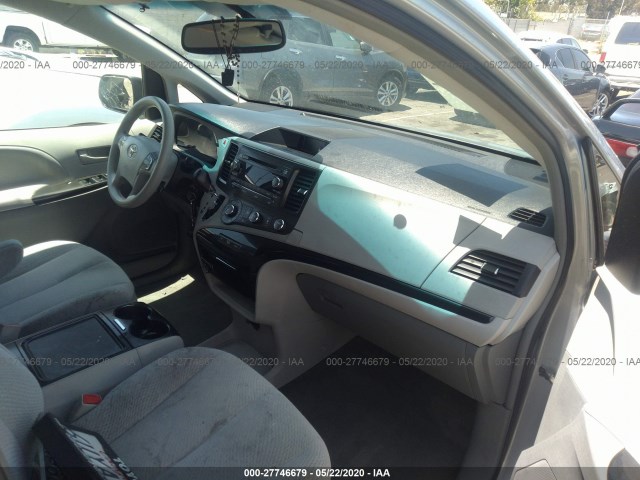 Photo 4 VIN: 5TDKK3DC6CS184712 - TOYOTA SIENNA 