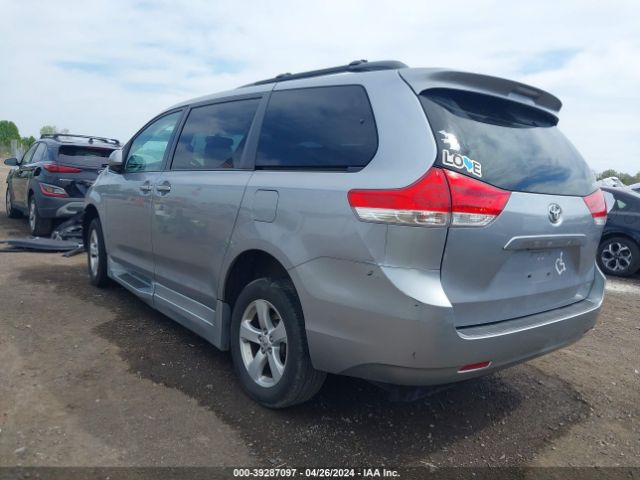 Photo 2 VIN: 5TDKK3DC6CS196892 - TOYOTA SIENNA 