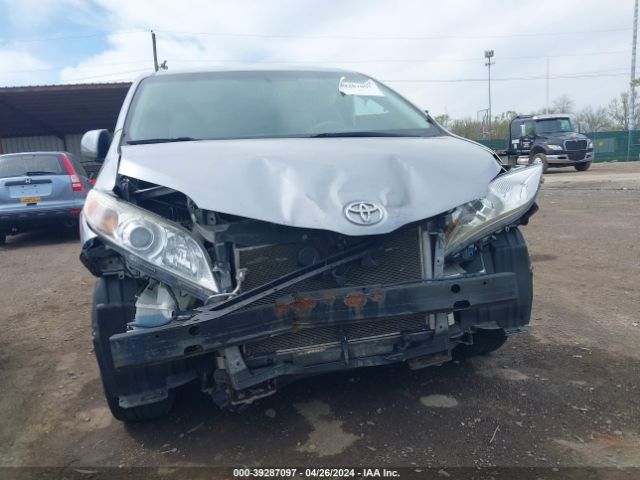 Photo 5 VIN: 5TDKK3DC6CS196892 - TOYOTA SIENNA 