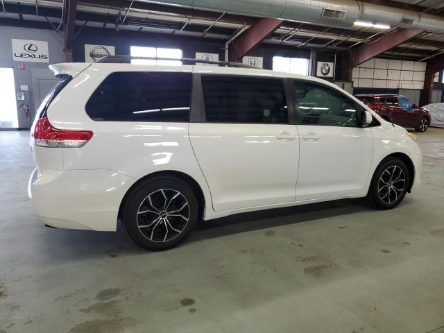 Photo 2 VIN: 5TDKK3DC6CS207650 - TOYOTA SIENNA LE 