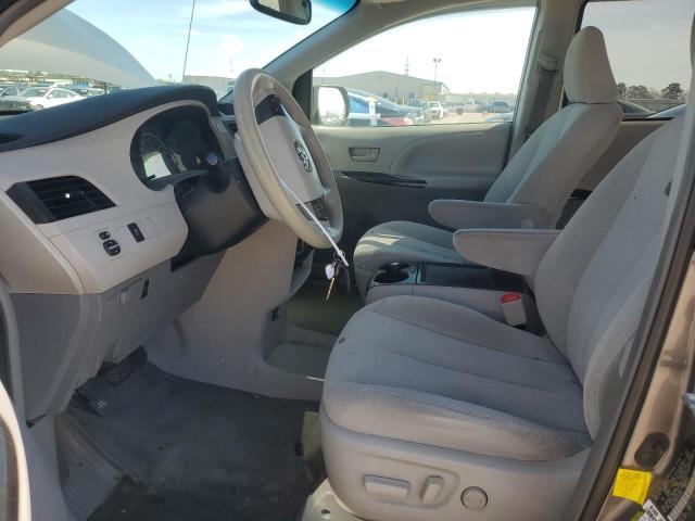 Photo 6 VIN: 5TDKK3DC6CS207910 - TOYOTA SIENNA LE 