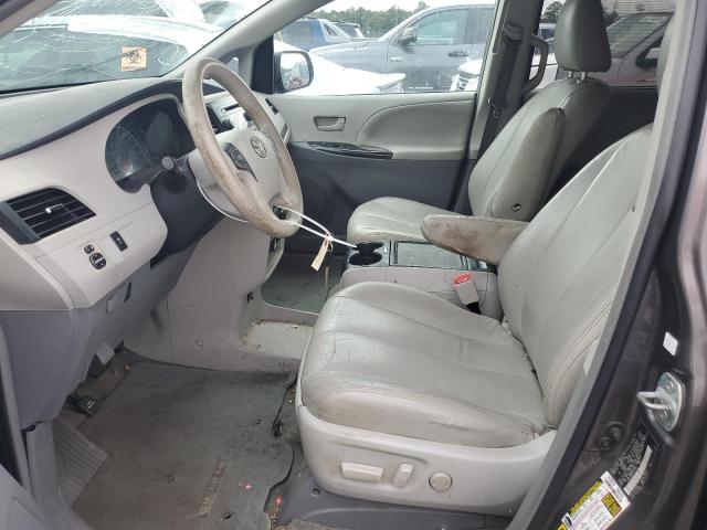 Photo 6 VIN: 5TDKK3DC6CS213335 - TOYOTA SIENNA LE 