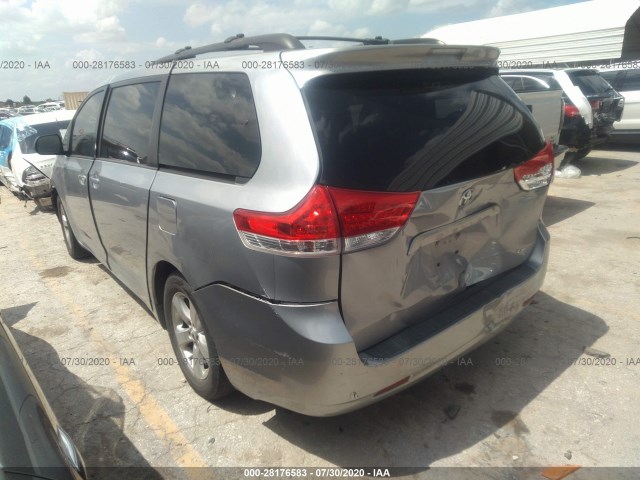 Photo 2 VIN: 5TDKK3DC6CS226456 - TOYOTA SIENNA 