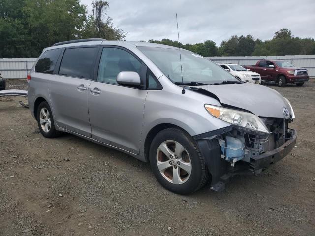 Photo 3 VIN: 5TDKK3DC6CS239434 - TOYOTA SIENNA LE 