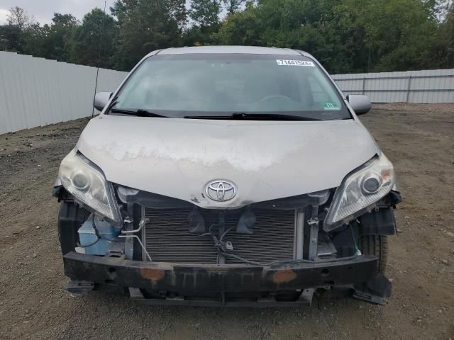 Photo 4 VIN: 5TDKK3DC6CS239434 - TOYOTA SIENNA LE 