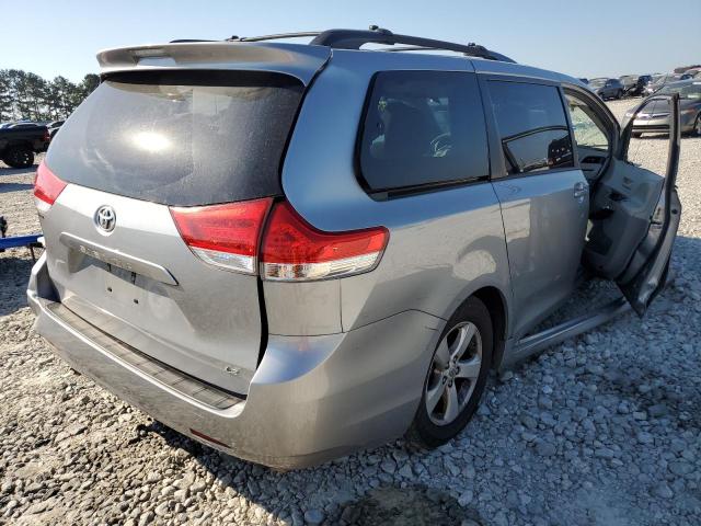 Photo 3 VIN: 5TDKK3DC6CS239725 - TOYOTA SIENNA LE 