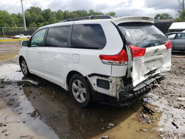 Photo 2 VIN: 5TDKK3DC6CS244018 - TOYOTA SIENNA LE 