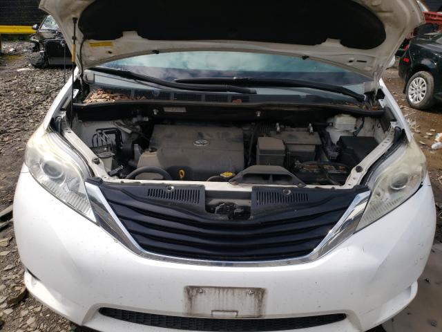 Photo 6 VIN: 5TDKK3DC6CS244018 - TOYOTA SIENNA LE 