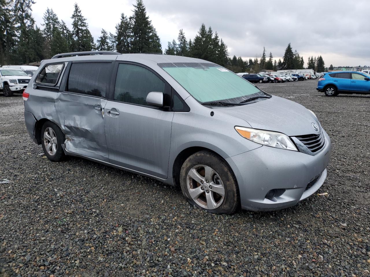 Photo 3 VIN: 5TDKK3DC6CS244939 - TOYOTA SIENNA 