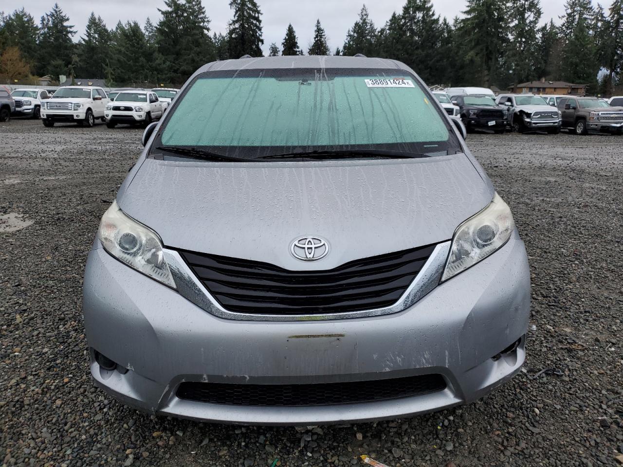 Photo 4 VIN: 5TDKK3DC6CS244939 - TOYOTA SIENNA 