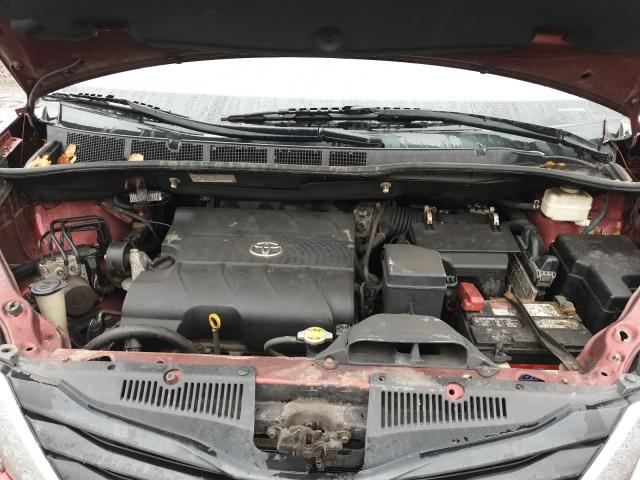 Photo 6 VIN: 5TDKK3DC6CS246495 - TOYOTA SIENNA LE 