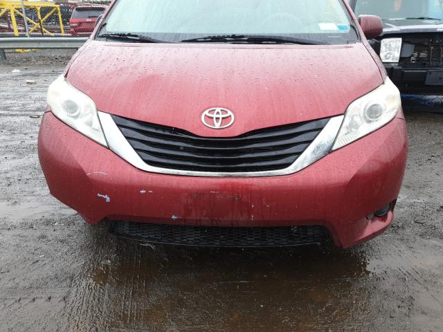 Photo 8 VIN: 5TDKK3DC6CS246495 - TOYOTA SIENNA LE 