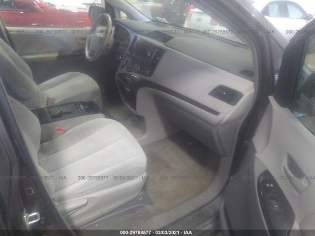 Photo 4 VIN: 5TDKK3DC6CS253270 - TOYOTA SIENNA 