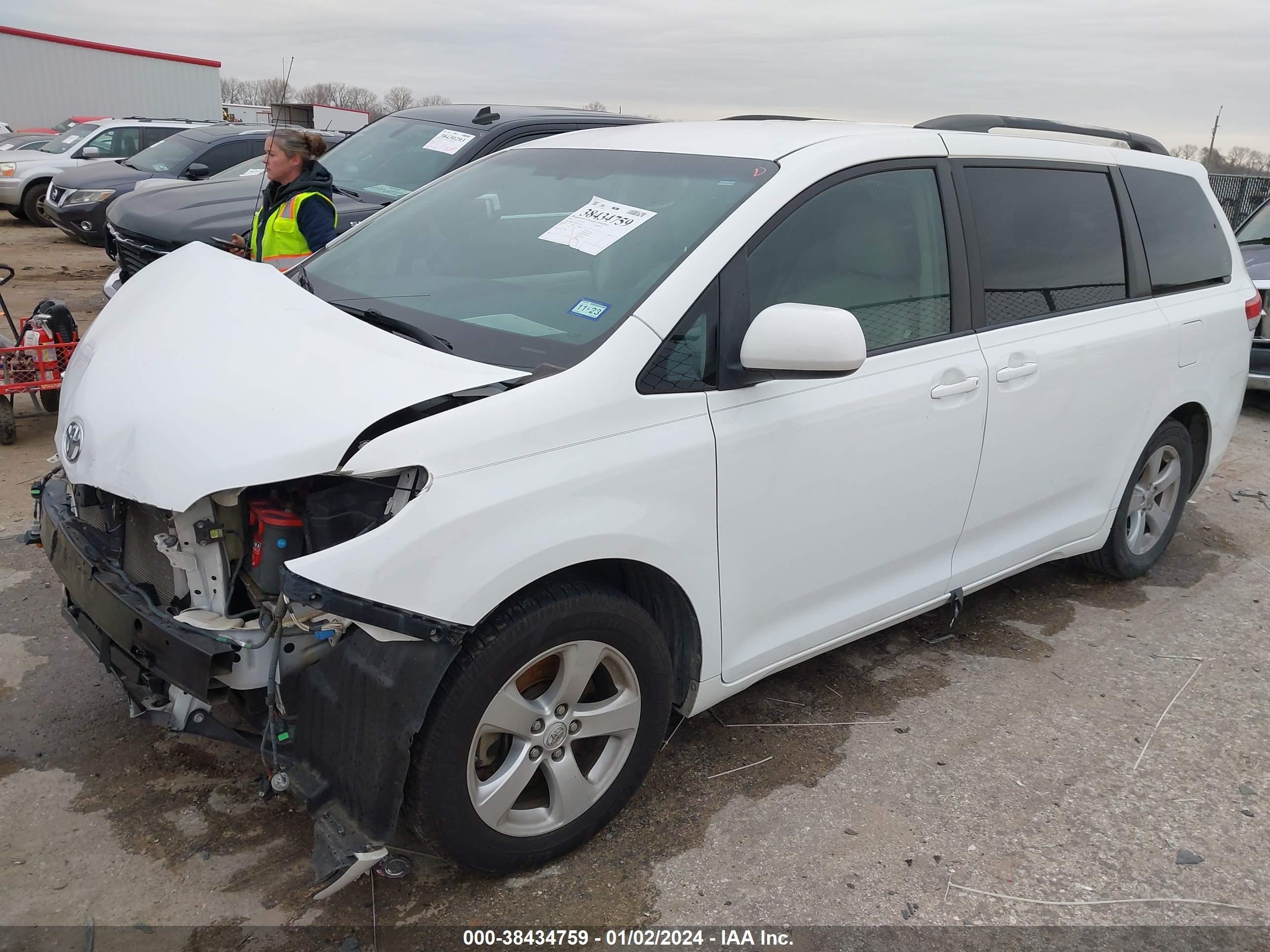 Photo 1 VIN: 5TDKK3DC6CS276404 - TOYOTA SIENNA 